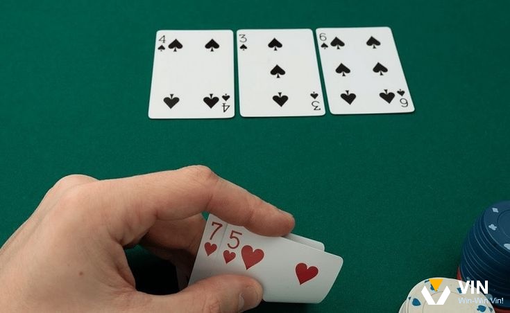 Có quân bài như: 5♠, 7♠ là bài rác trong Poker là gì