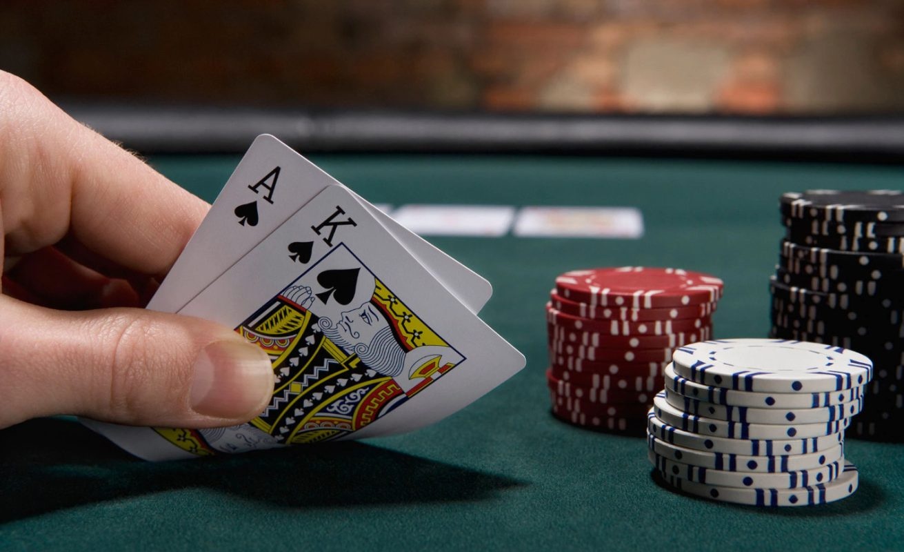 Bài rác trong Poker là gì? Cách xử lý tình huống bài rác hiệu quả