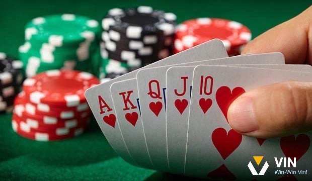 Bộ ba sám cô trong hướng dẫn cách chơi mậu binh, giúp "ăn tất" với tỷ lệ 0.00235%
