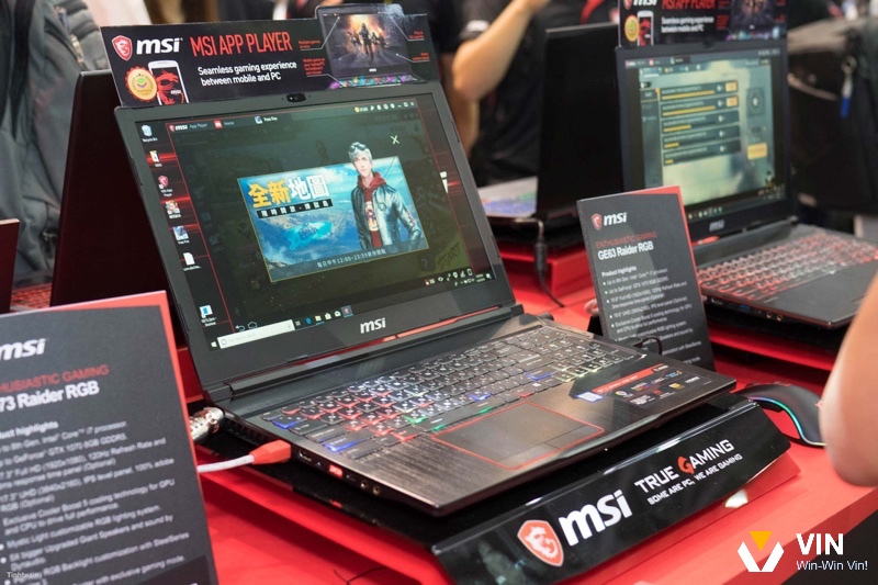 Người chơi dùng bàn phím và chuột để tăng độ chính xác khi chơi game bắn súng