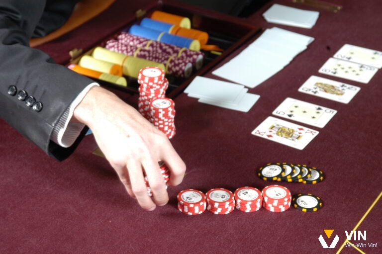 Quản lý ngân sách cũng được xem là một trong số các mẹo để thắng lớn ở trò chơi Poker online uy tín này