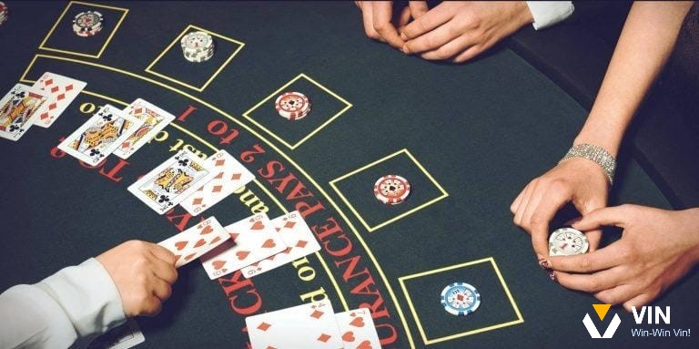 Quy tắc blackjack cụ thể theo giá trị tính điểm bài và các tổ hợp đặc biệt
