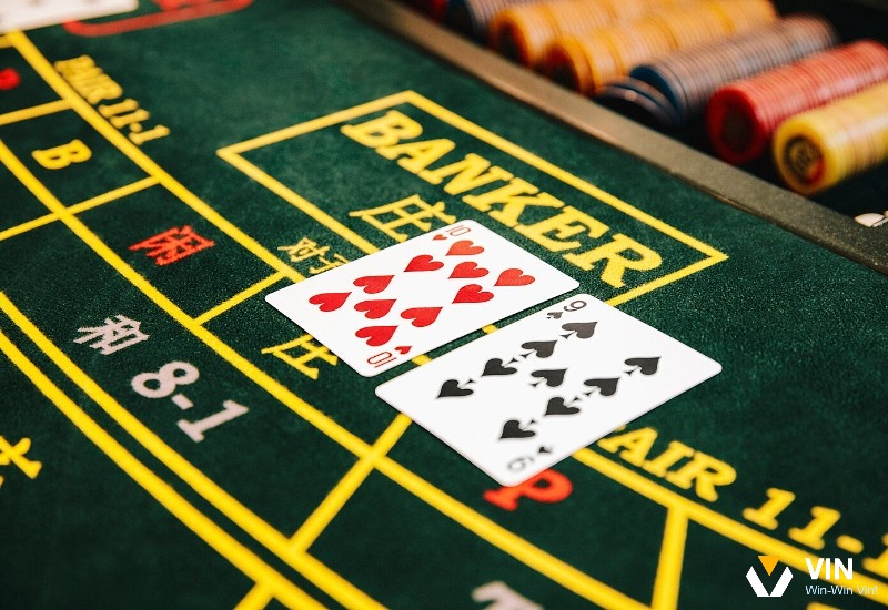Baccarat hấp dẫn bởi nguồn gốc thú vị, luật chơi đơn giản và sự quen thuộc gần gũi với người chơi Việt