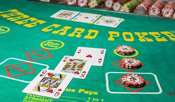 Cược 3 lá poker: Luật chơi, chiến thuật và kinh nghiệm