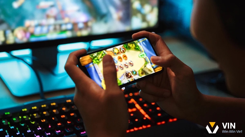 Game online nhiều người chơi trên di động và eSports đưa game thủ từ màn hình nhỏ đến đấu trường thể thao điện tử hoành tráng.