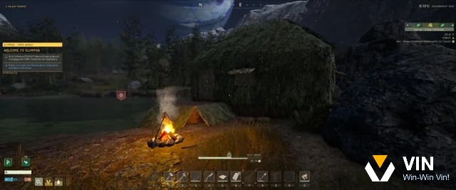 Căn lều gỗ nhỏ bên rừng lúc chiều tối, đống lửa sáng giữa nền trời sẫm trong game Icarus